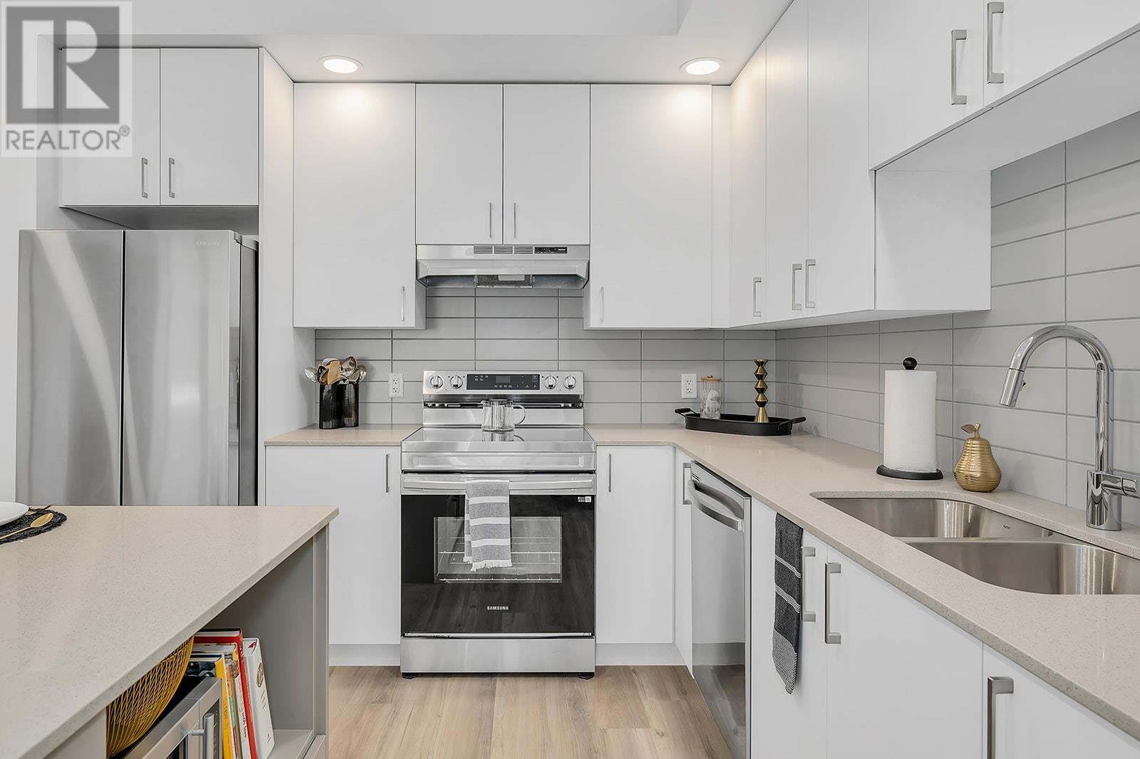 1057 Frost Road Unit# 406, Kelowna, British Columbia  V1W 0G7 - Photo 6 - 10333939