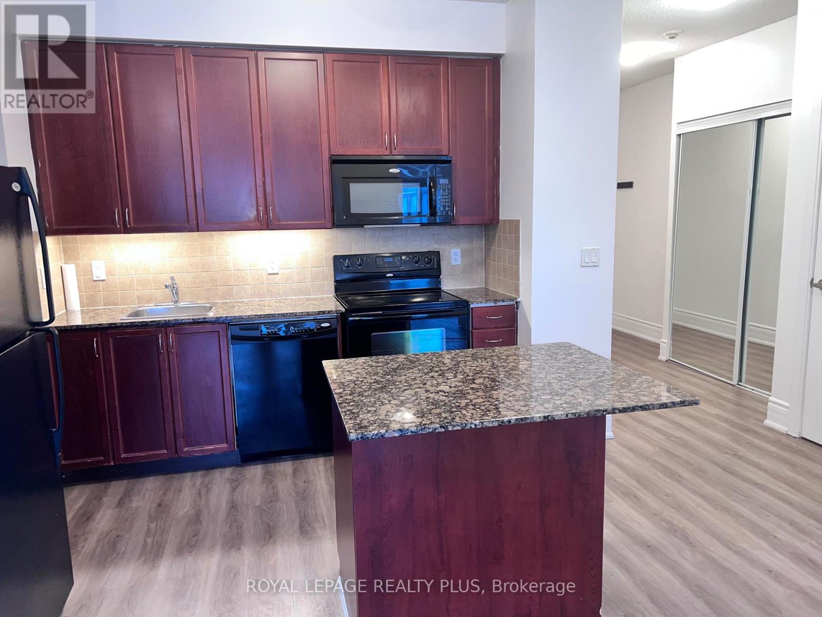304 - 330 Burnhamthorpe Road W, Mississauga, Ontario  L5B 0E1 - Photo 7 - W12170095