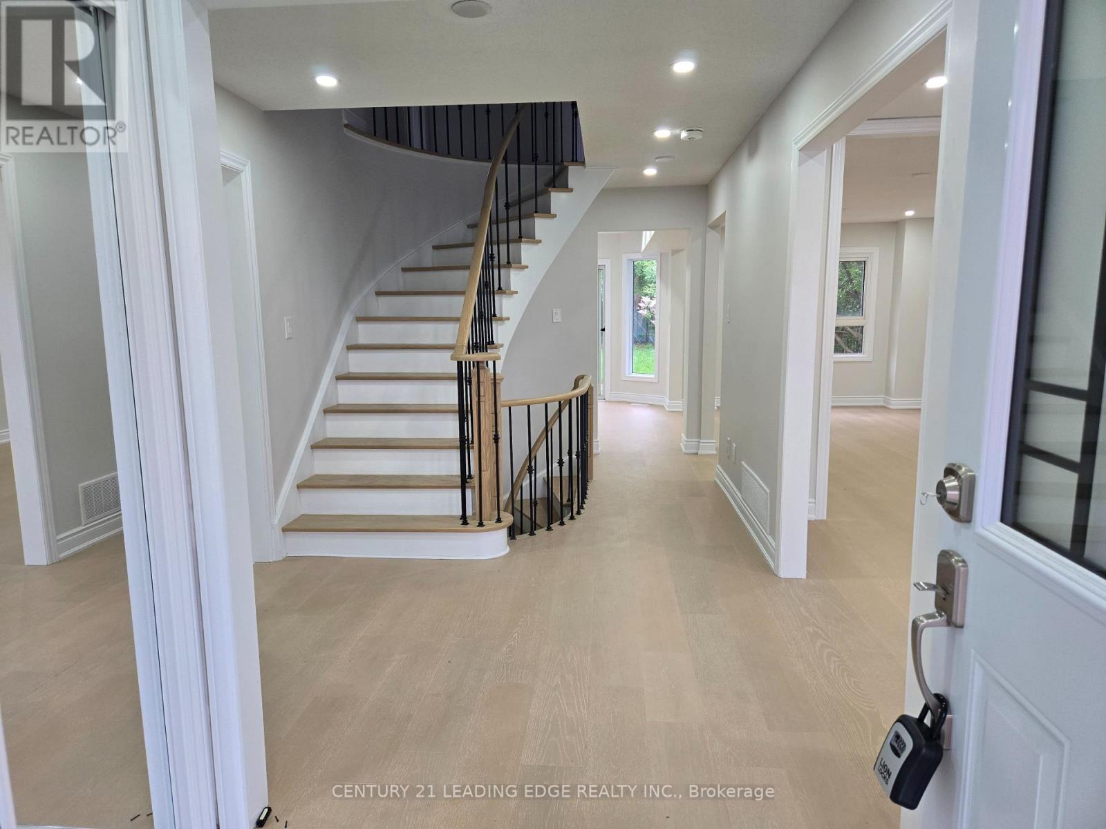 MAIN - 8 BLOOMINGDALE DRIVE, Brampton, Ontario
