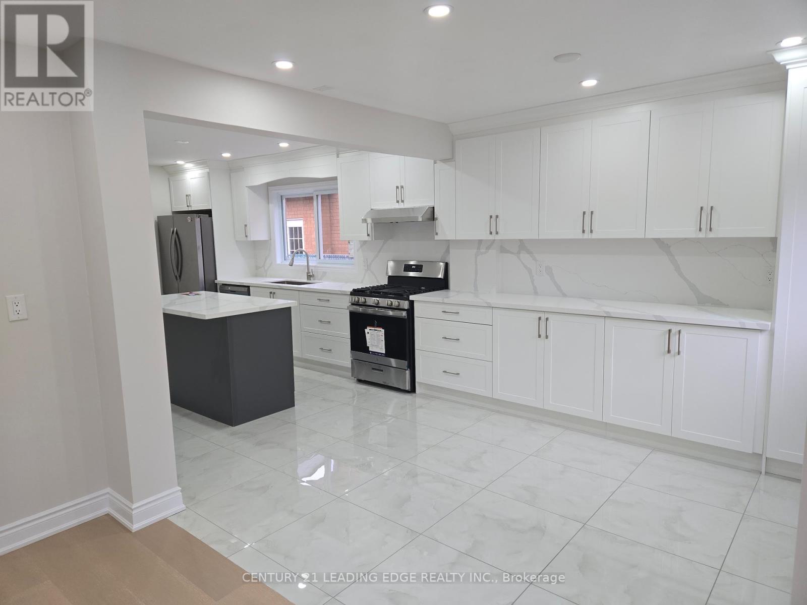 Main - 8 Bloomingdale Drive, Brampton, Ontario  L6W 3Z6 - Photo 8 - W12176965