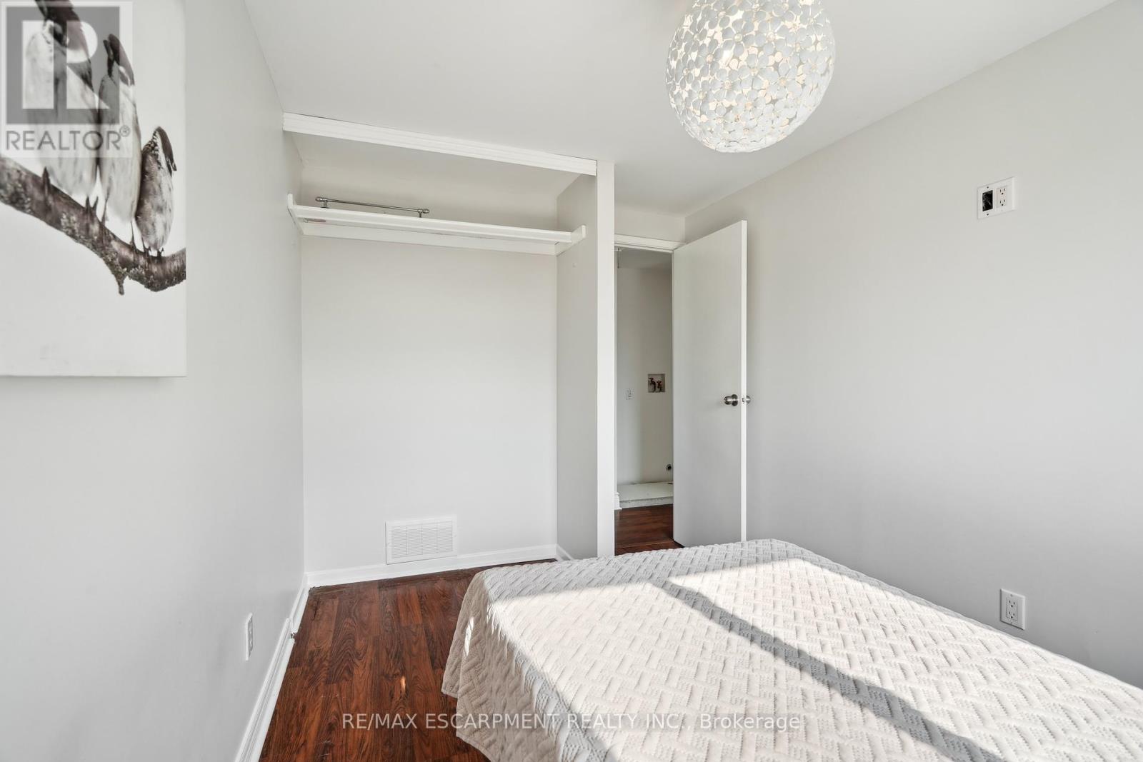 16 Campbell Court, Halton Hills (Ac Acton), Ontario  L7J 2V1 - Photo 24 - W12176997