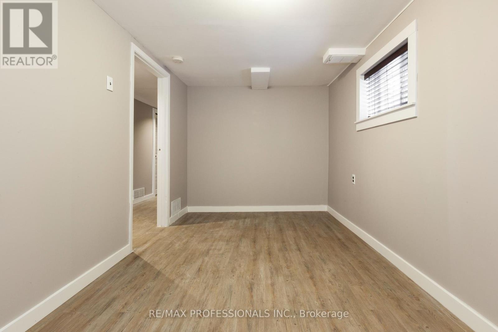 Lower - 31 Tolton Drive, Brampton (Brampton North), Ontario  L6V 2P9 - Photo 11 - W12177019