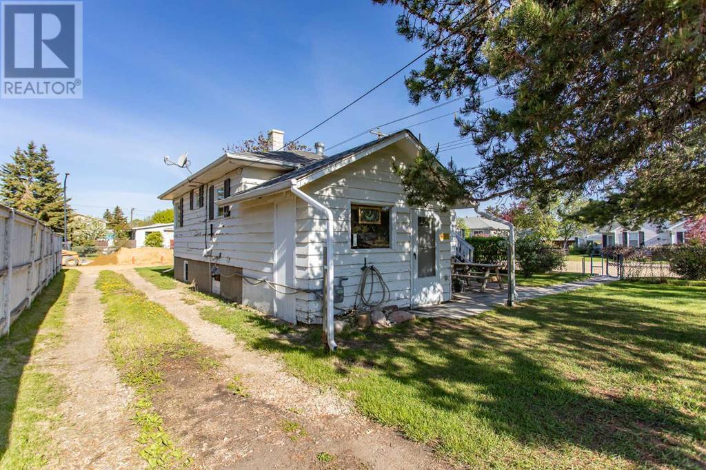 5617 58a Avenue, Red Deer, Alberta  T4V 4V5 - Photo 25 - A2220292