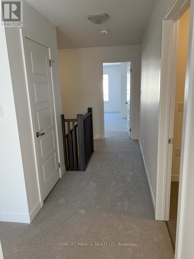 23 Pony Way, Kitchener, Ontario  N2R 1R2 - Photo 3 - X12176969