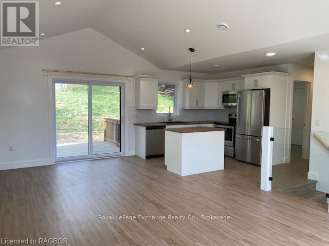 105 Maple Street, Brockton, Ontario  N0G 2V0 - Photo 6 - X12177161