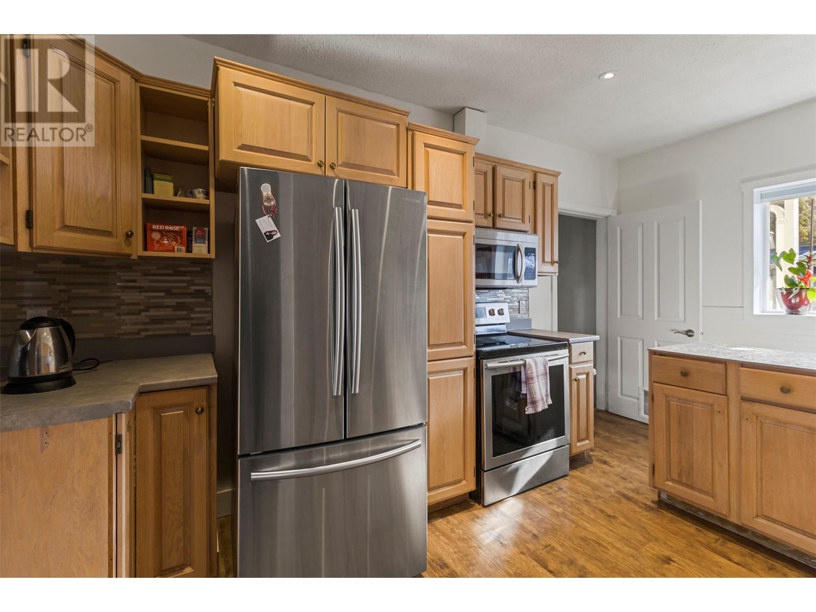 867 COLUMBIA Street, Kamloops, BC V2C2V7