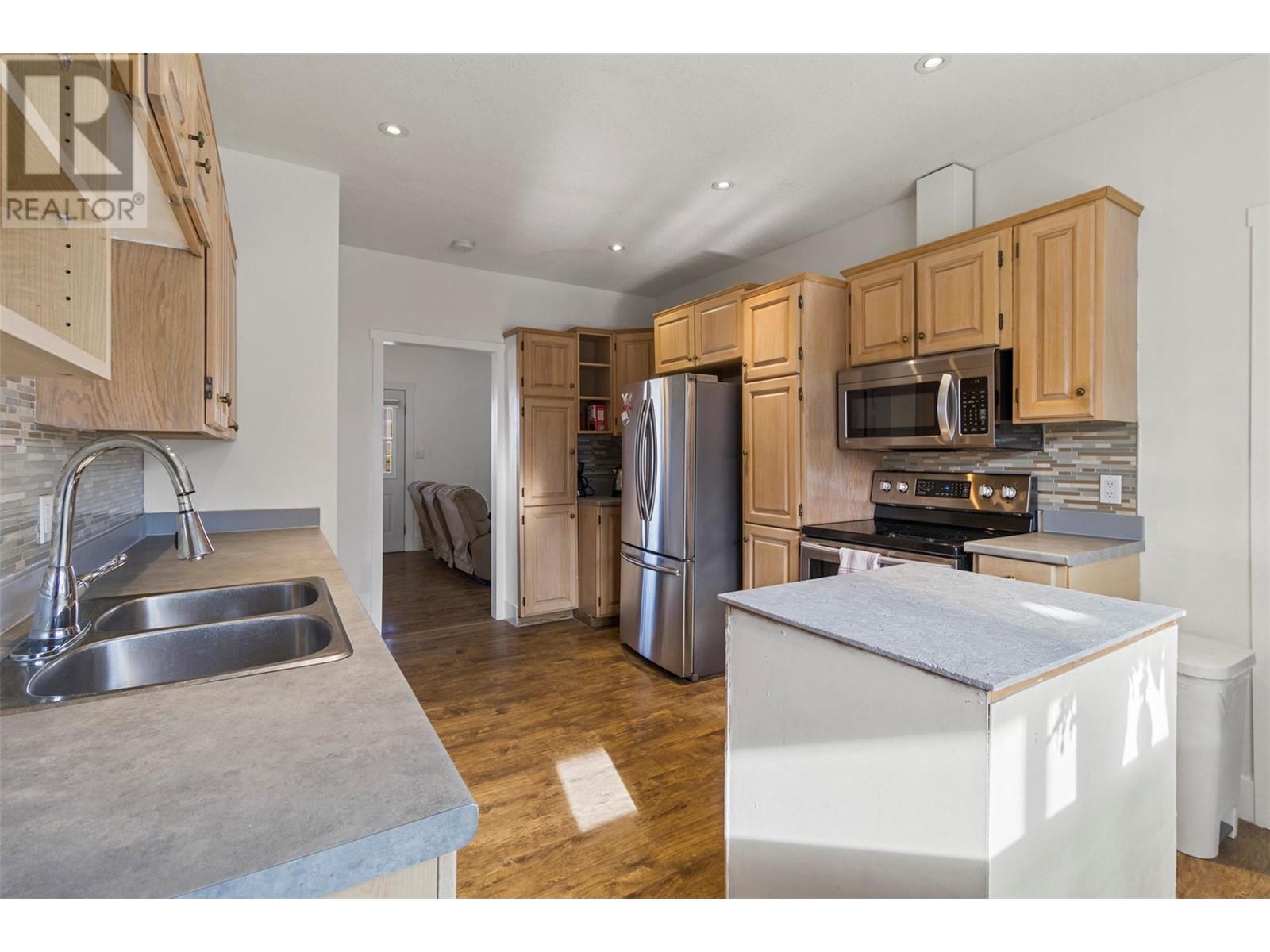 867 COLUMBIA Street, Kamloops, BC V2C2V7