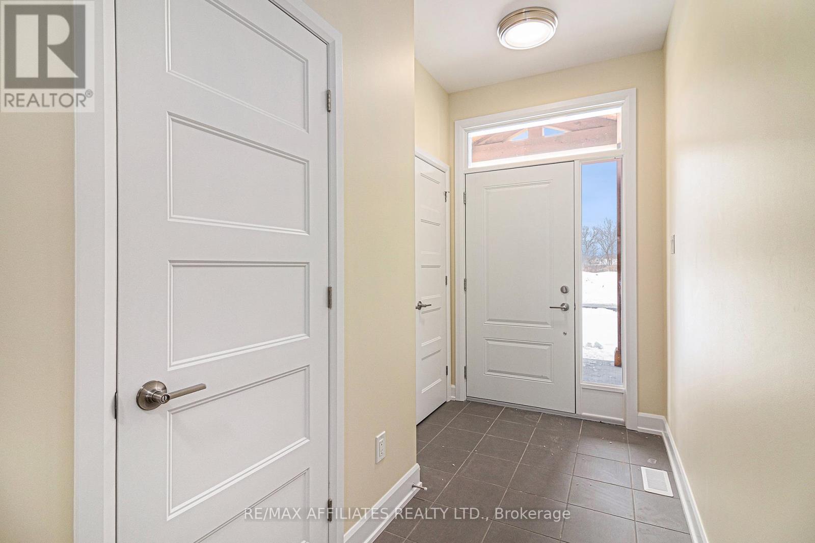 363 Voyageur Place, Russell, Ontario  K0A 1W0 - Photo 3 - X12177105