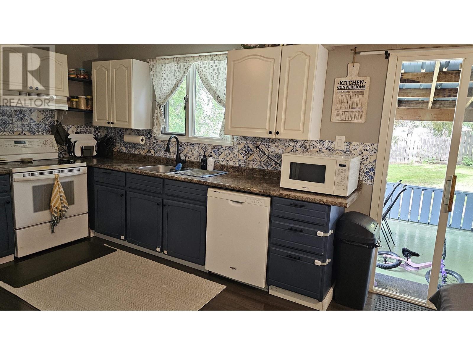Property at 560 PERRY STREET image 5