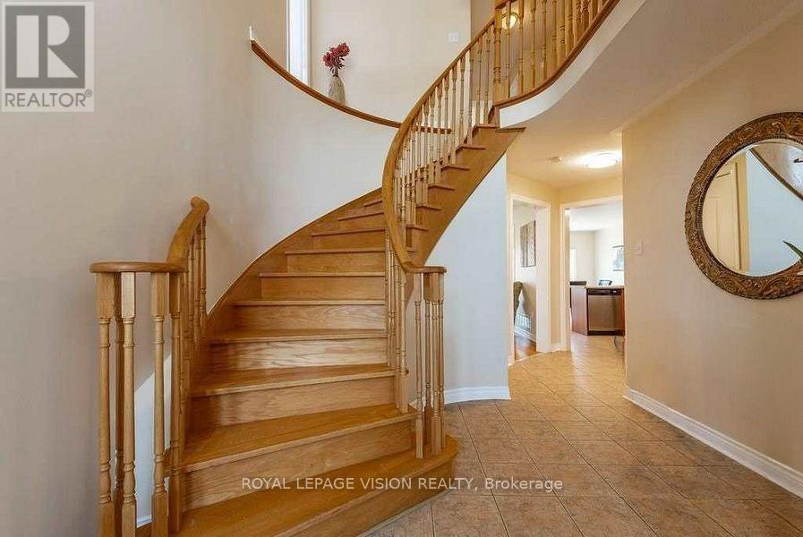 29 Tracey Court, Whitby, Ontario  L1R 3R3 - Photo 3 - E12174815