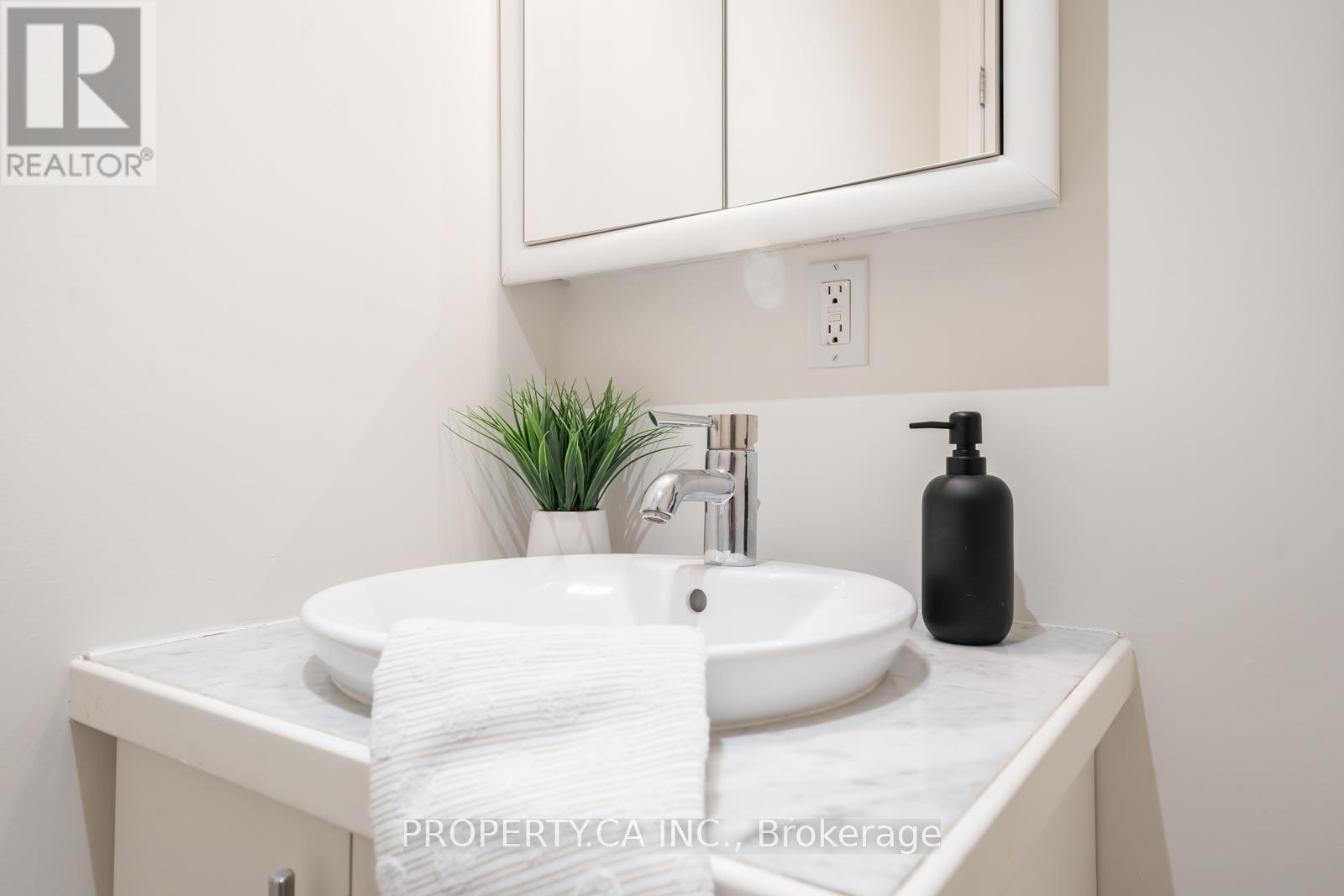 1 - 473 Dupont Street, Toronto, Ontario  M6G 1Y6 - Photo 11 - C12177040