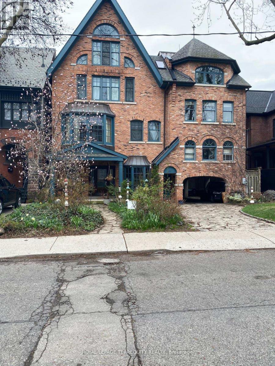4 - 60 HOWLAND AVENUE, Toronto, Ontario