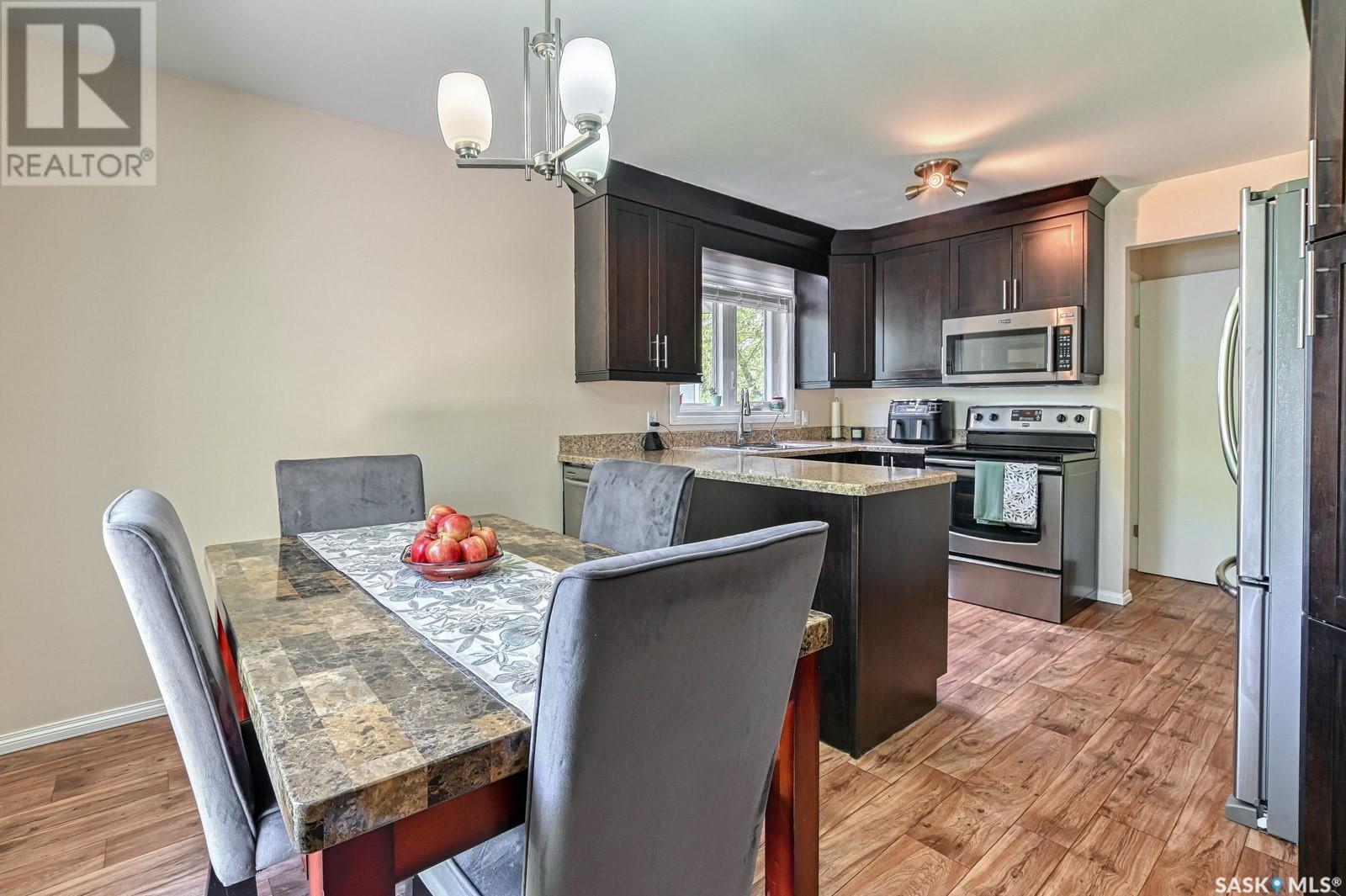22 Hyland Crescent, Regina, Saskatchewan  S4R 7P3 - Photo 5 - SK007249