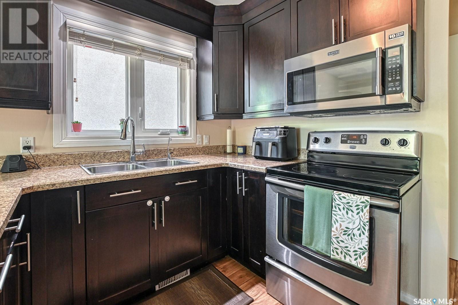 22 Hyland Crescent, Regina, Saskatchewan  S4R 7P3 - Photo 8 - SK007249