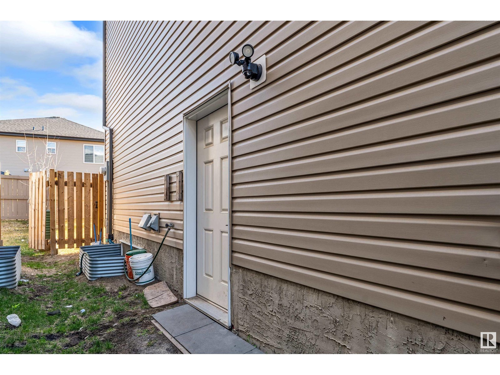 Property at #40 1703 16 AV NW image 3