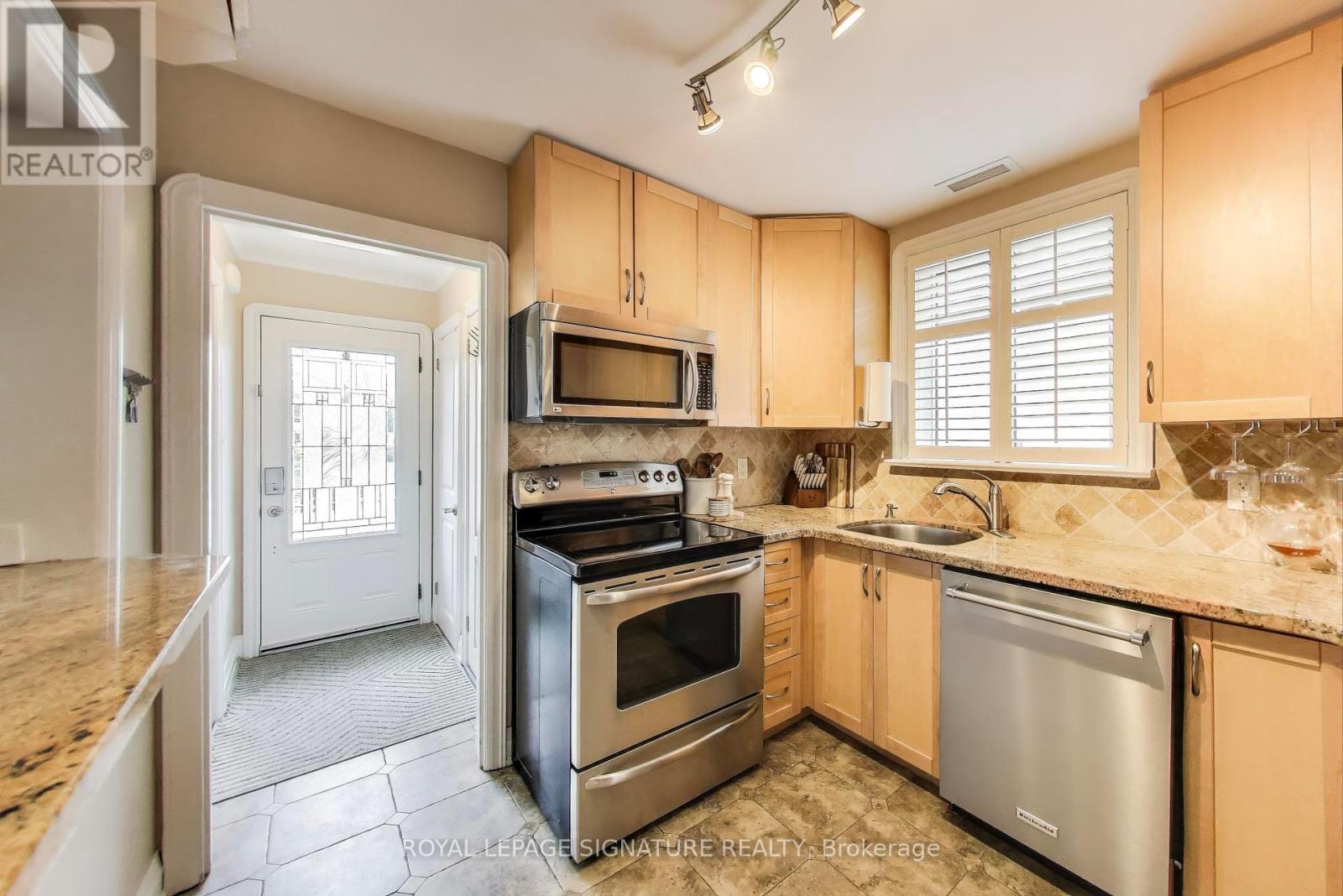 71 Yardley Avenue, Toronto, Ontario  M4B 2A9 - Photo 6 - E12177107