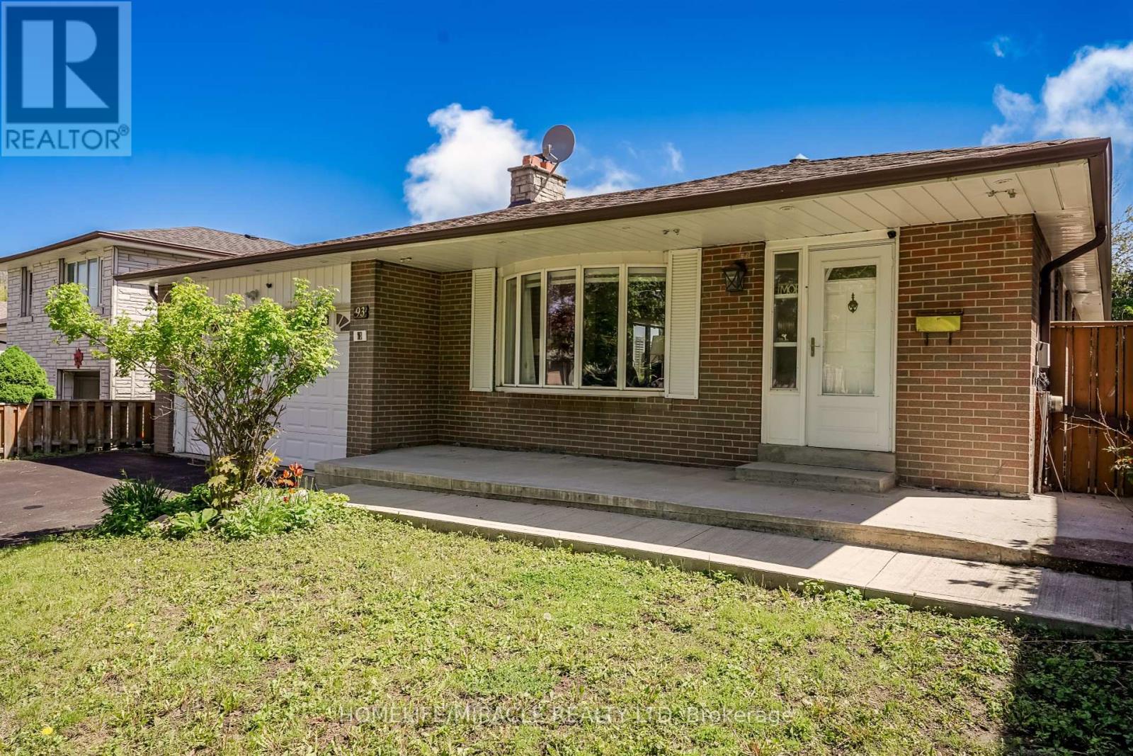 93 Amberjack Boulevard, Toronto, Ontario  M1H 2J6 - Photo 4 - E12177151