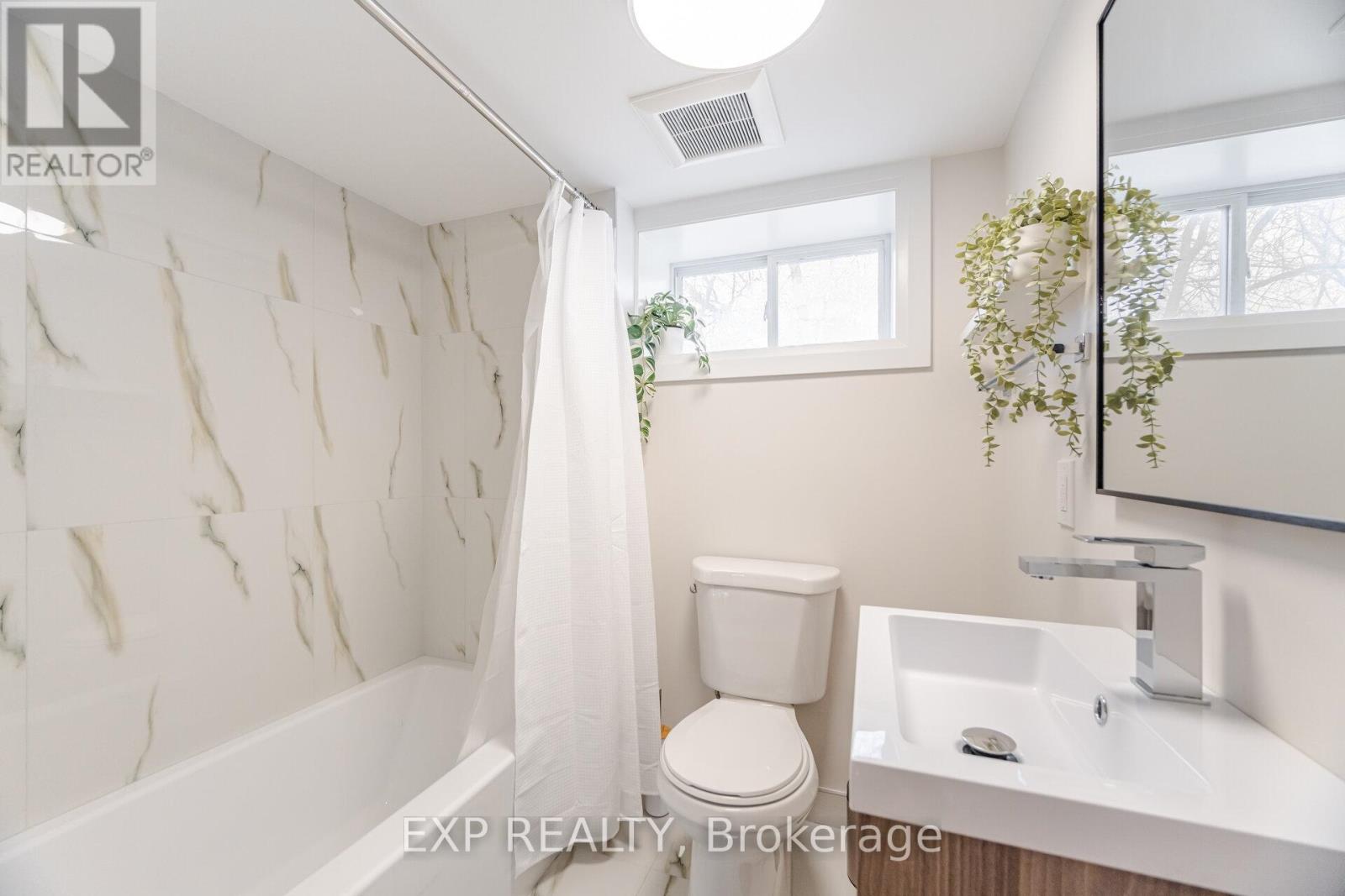 Studio/bachelor - 553 Donlands Avenue, Toronto, Ontario  M4J 3S4 - Photo 7 - E12177156
