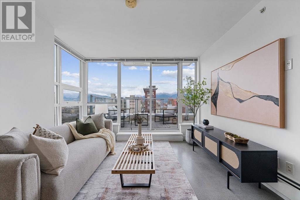 807 231 EAST PENDER STREET, Vancouver, British Columbia