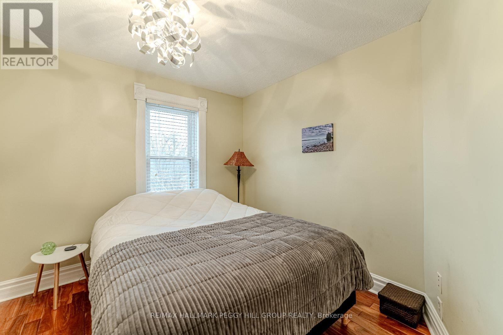 14 Cumberland Street, Barrie, Ontario  L4N 2P4 - Photo 13 - S12162684