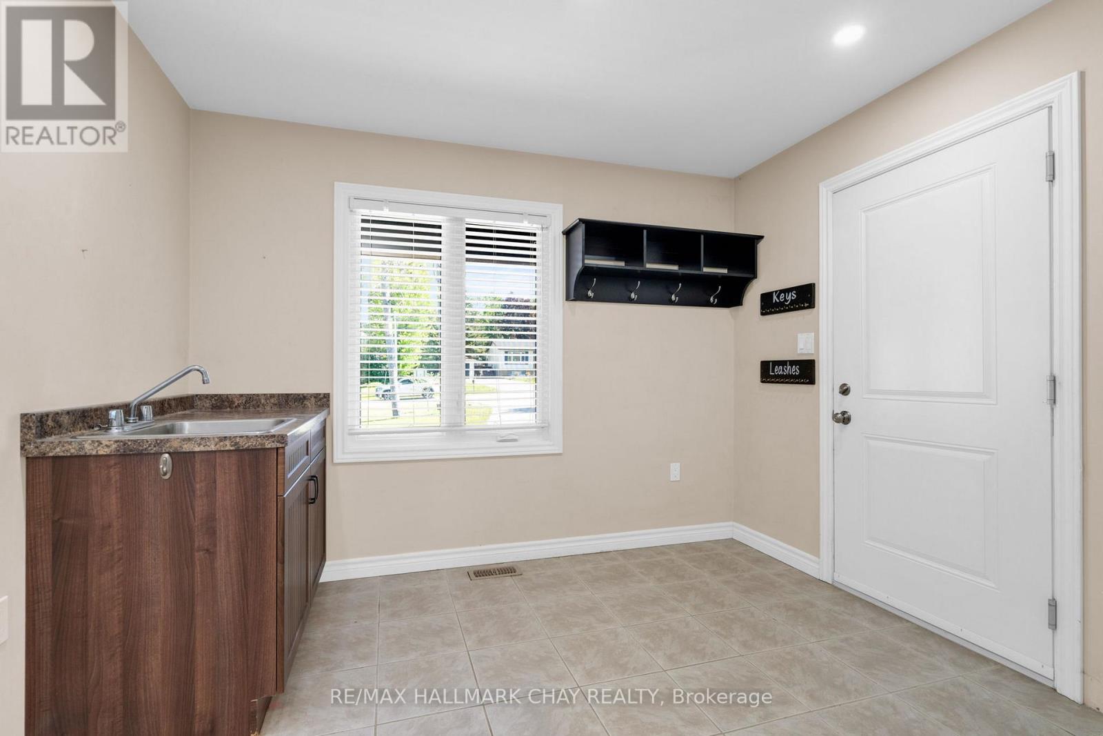 2052 Marchmont Road, Severn, Ontario  L3V 6H2 - Photo 15 - S12177146