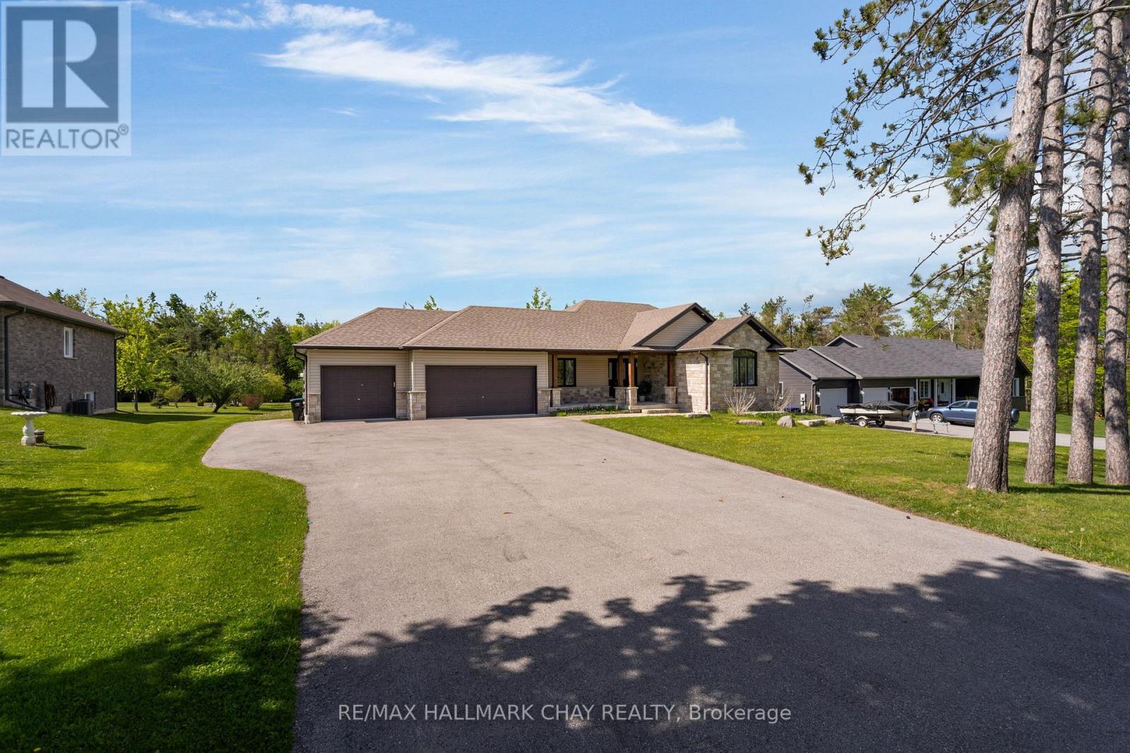 2052 Marchmont Road, Severn, Ontario  L3V 6H2 - Photo 2 - S12177146