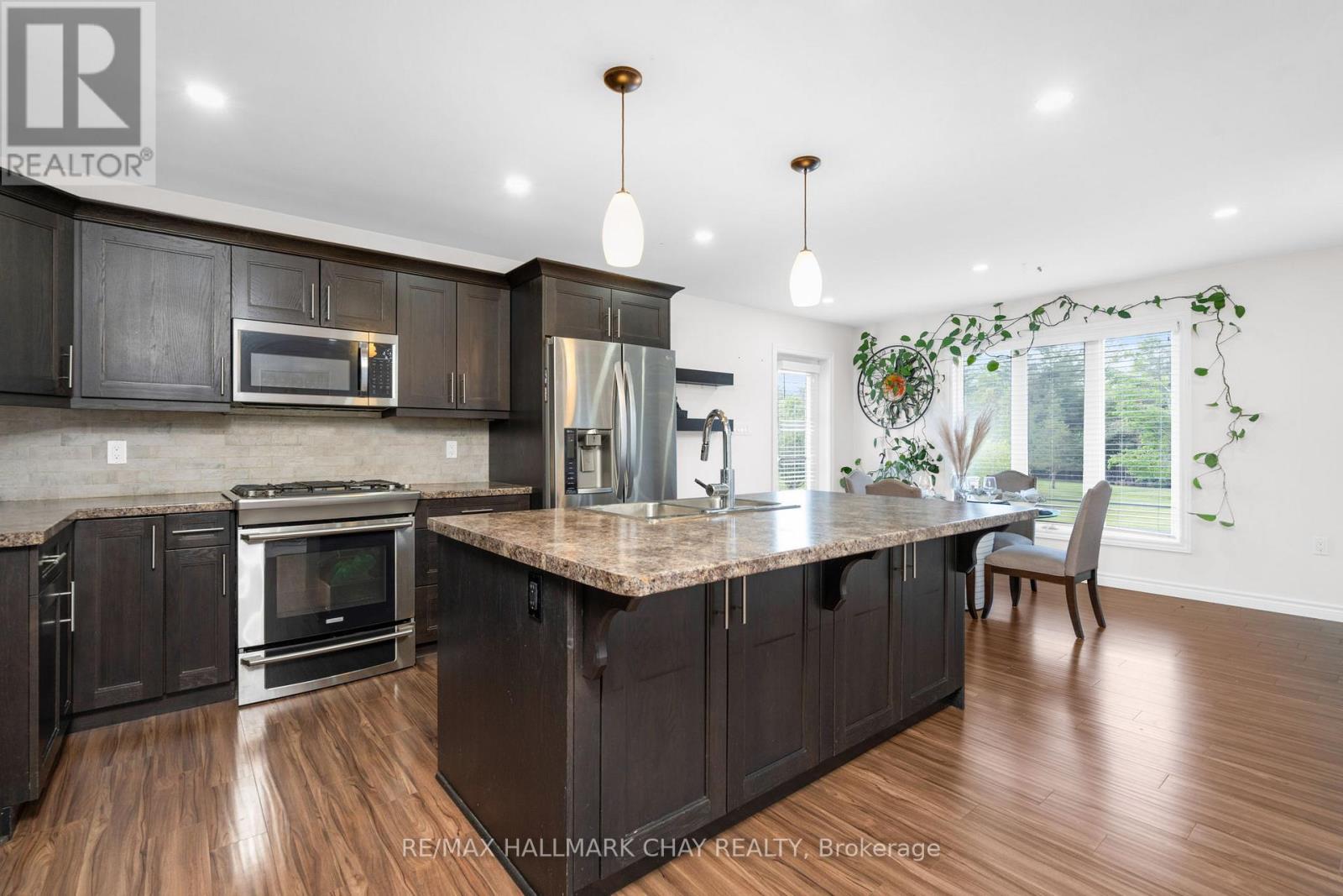 2052 Marchmont Road, Severn, Ontario  L3V 6H2 - Photo 8 - S12177146
