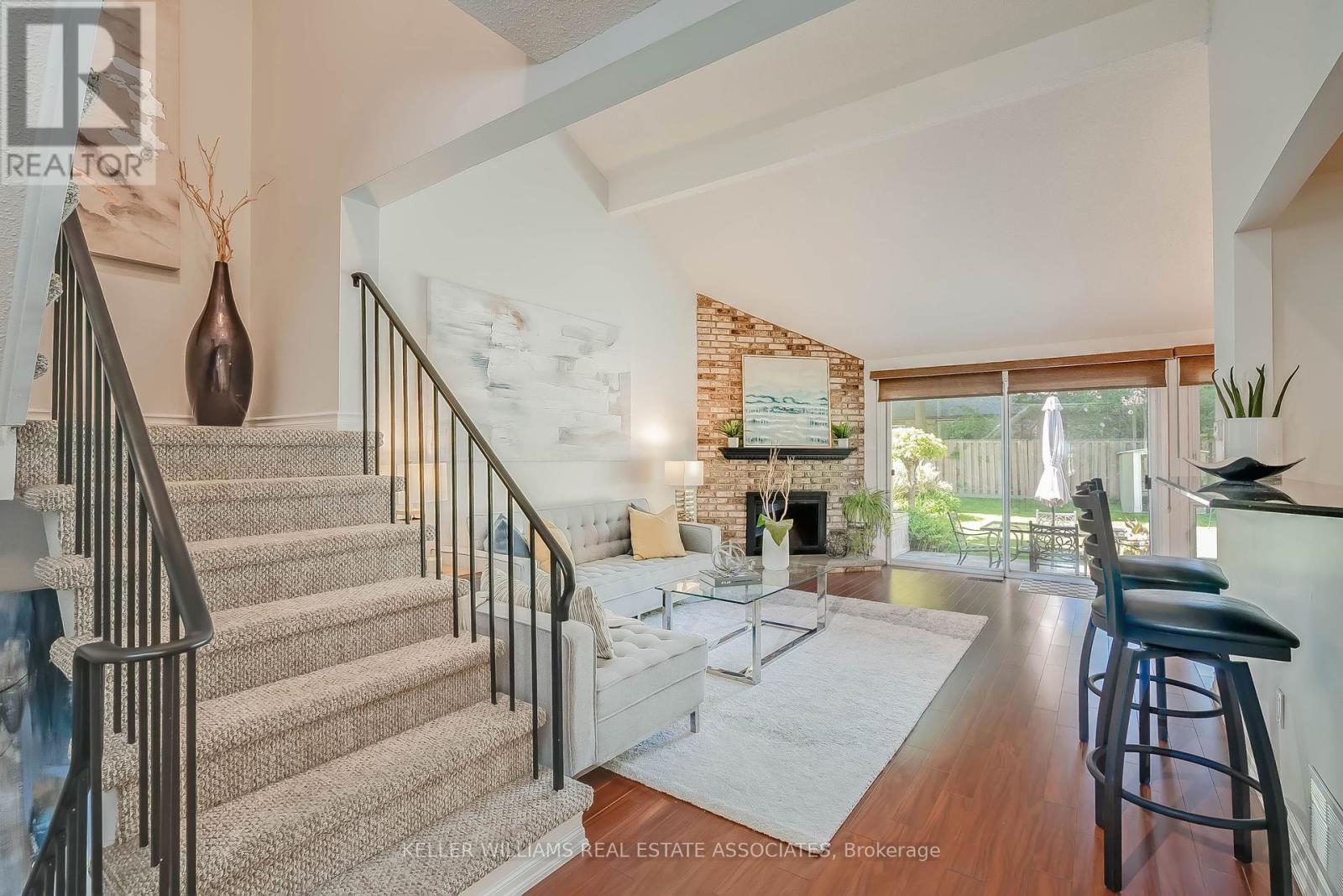 4108 Pheasant Run, Mississauga (Erin Mills), Ontario  L5L 2C1 - Photo 7 - W12177093