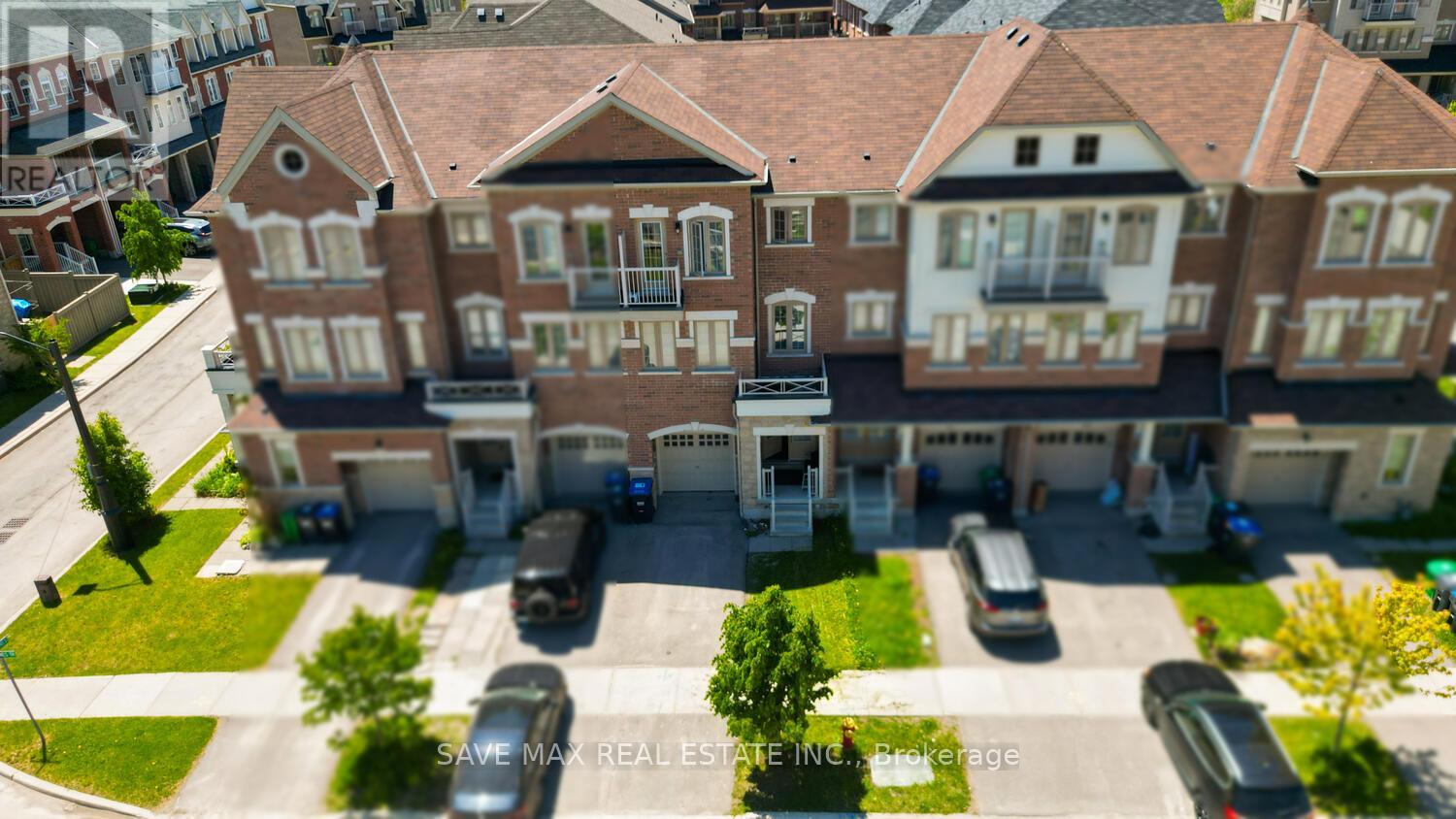 80 New Pines Trail, Brampton, Ontario  L6Z 0B4 - Photo 5 - W12177099