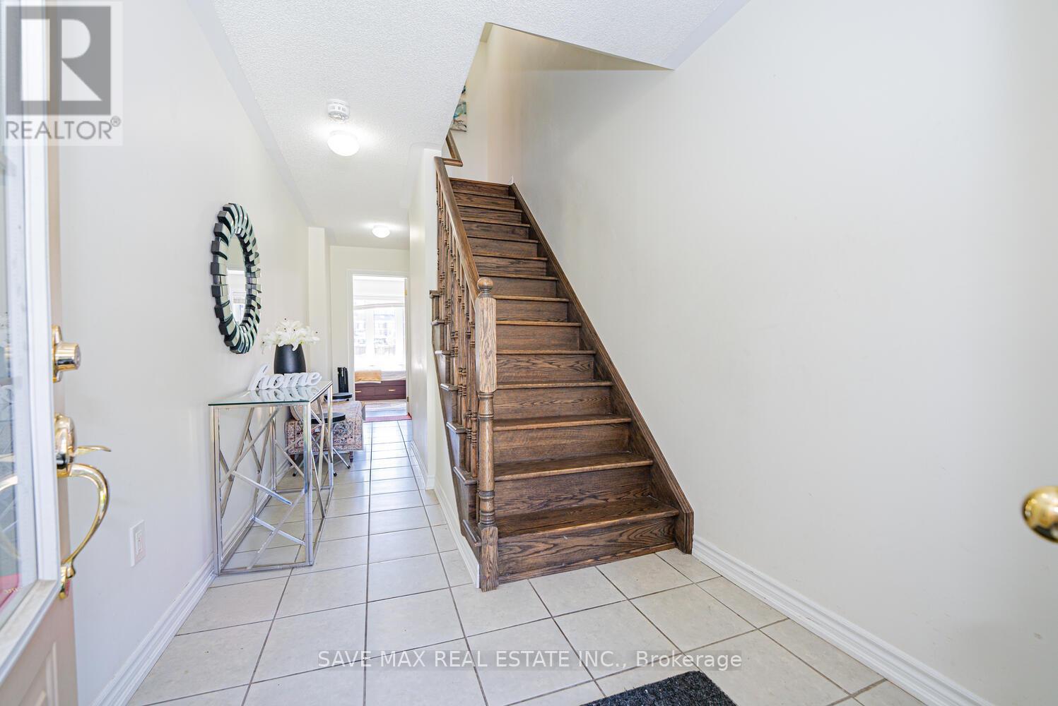 80 New Pines Trail, Brampton, Ontario  L6Z 0B4 - Photo 8 - W12177099