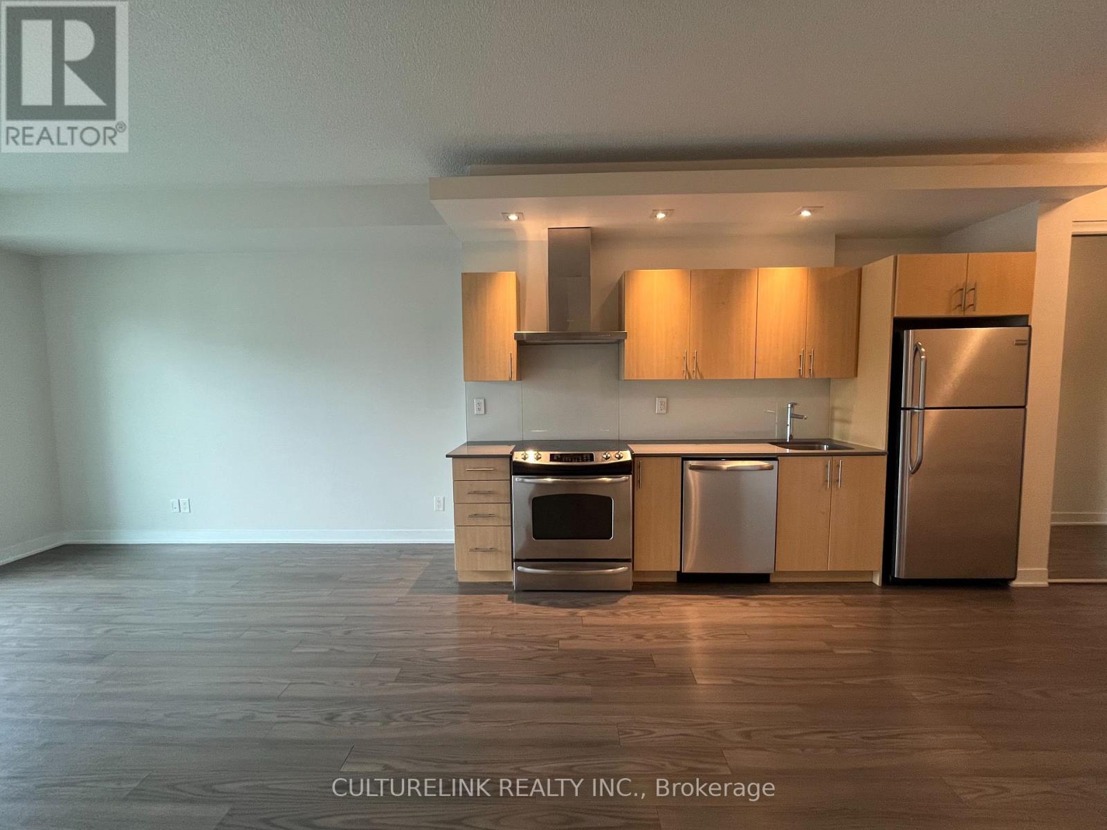 2021 - 165 Legion Road N, Toronto, Ontario  M8Y 0B3 - Photo 3 - W12177115