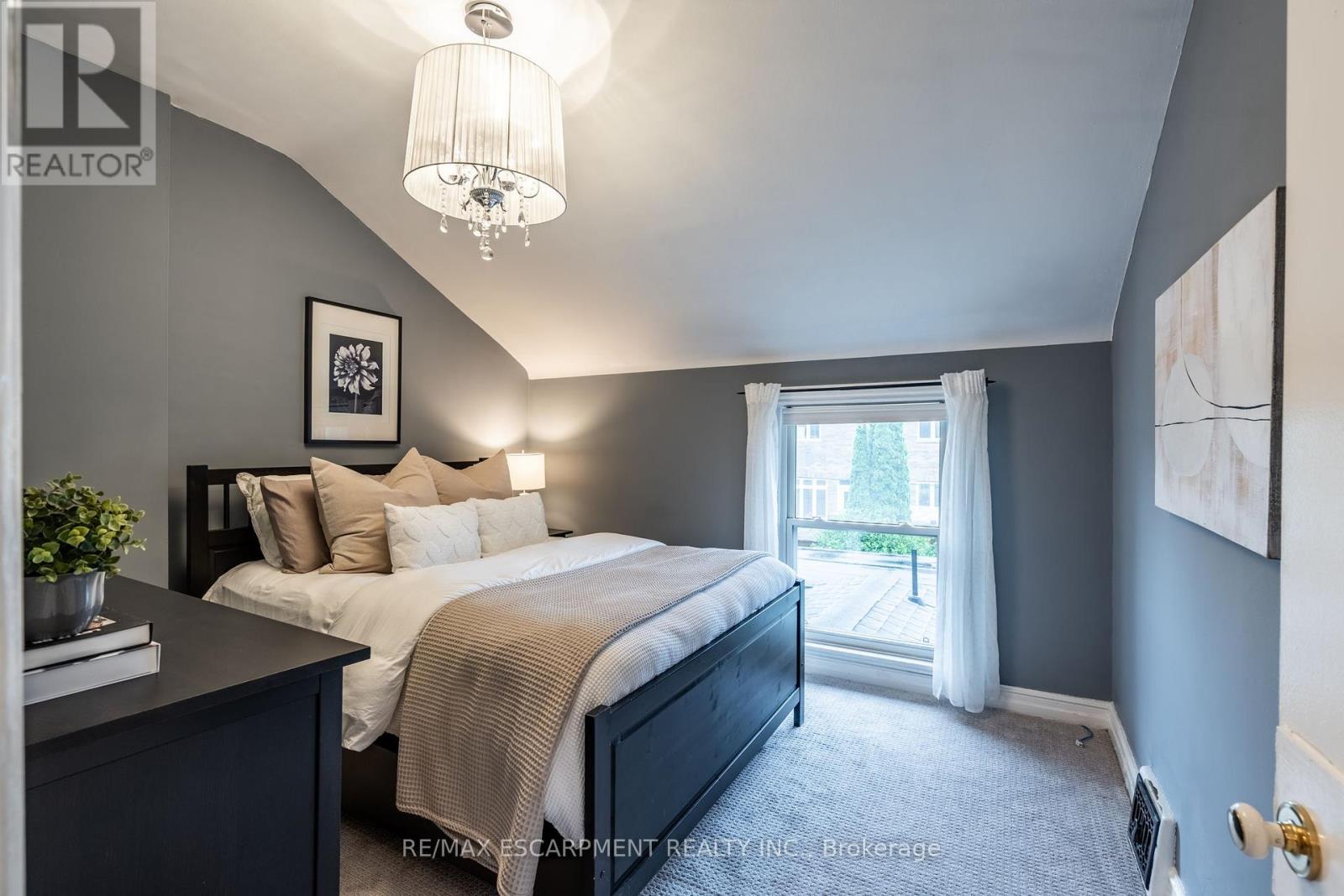 43 Oxford Street, Hamilton (Strathcona), Ontario  L8R 2W9 - Photo 11 - X12177038