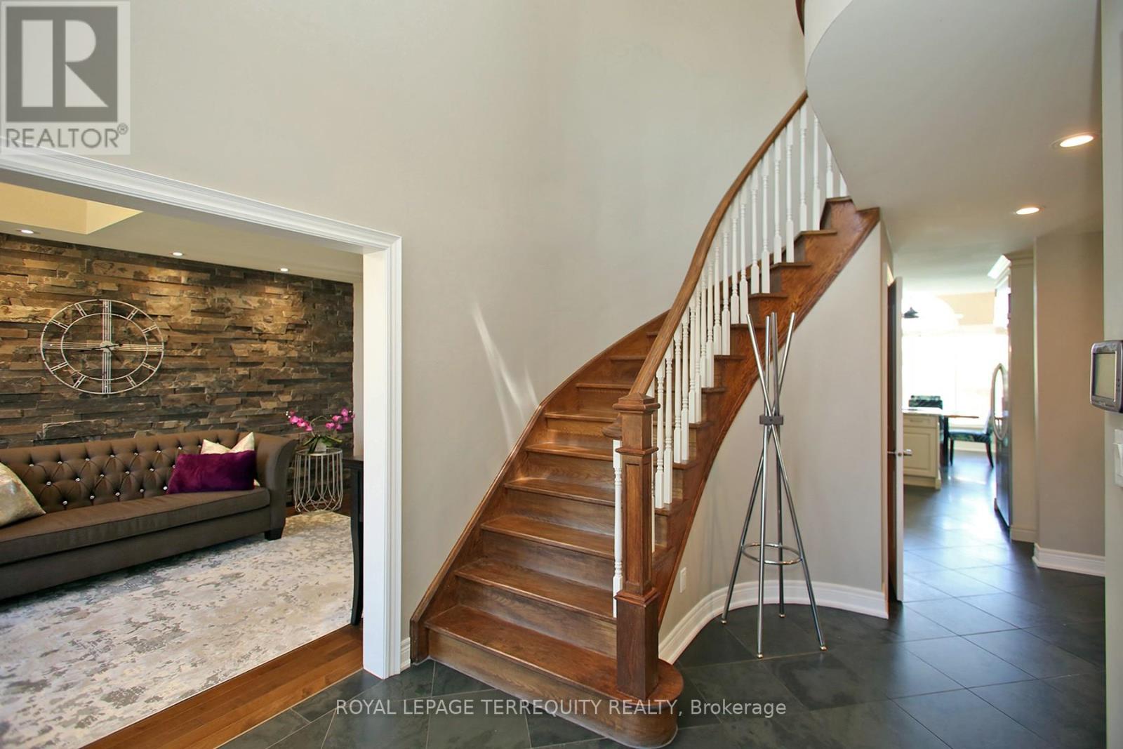 3 Riviera Ridge, Hamilton (Stoney Creek), Ontario  L8E 5E5 - Photo 6 - X12177082
