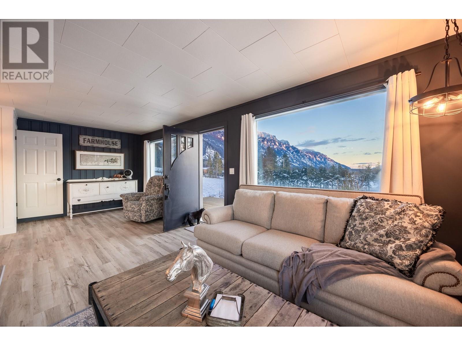 4422 48th Street, Canyon, British Columbia  V0B 1C1 - Photo 15 - 10330839