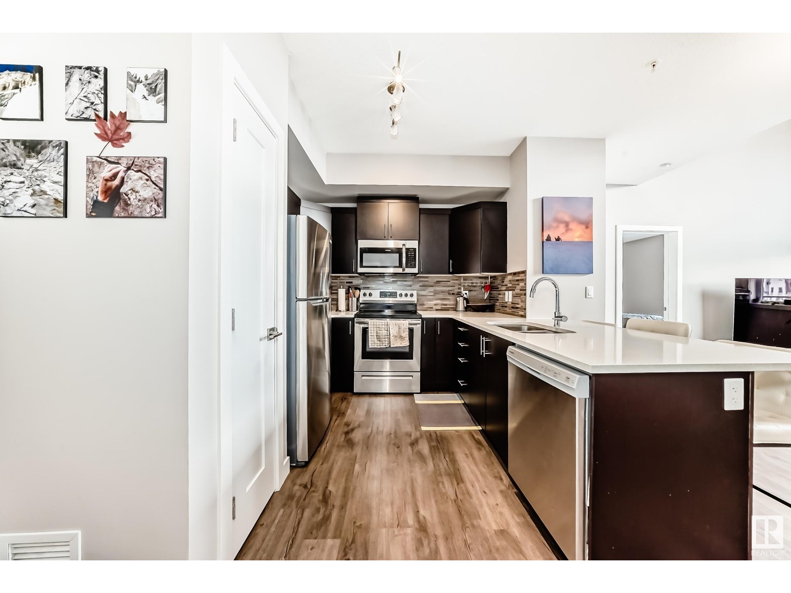 Property at #423 560 GRIESBACH PARADE PR NW image 5