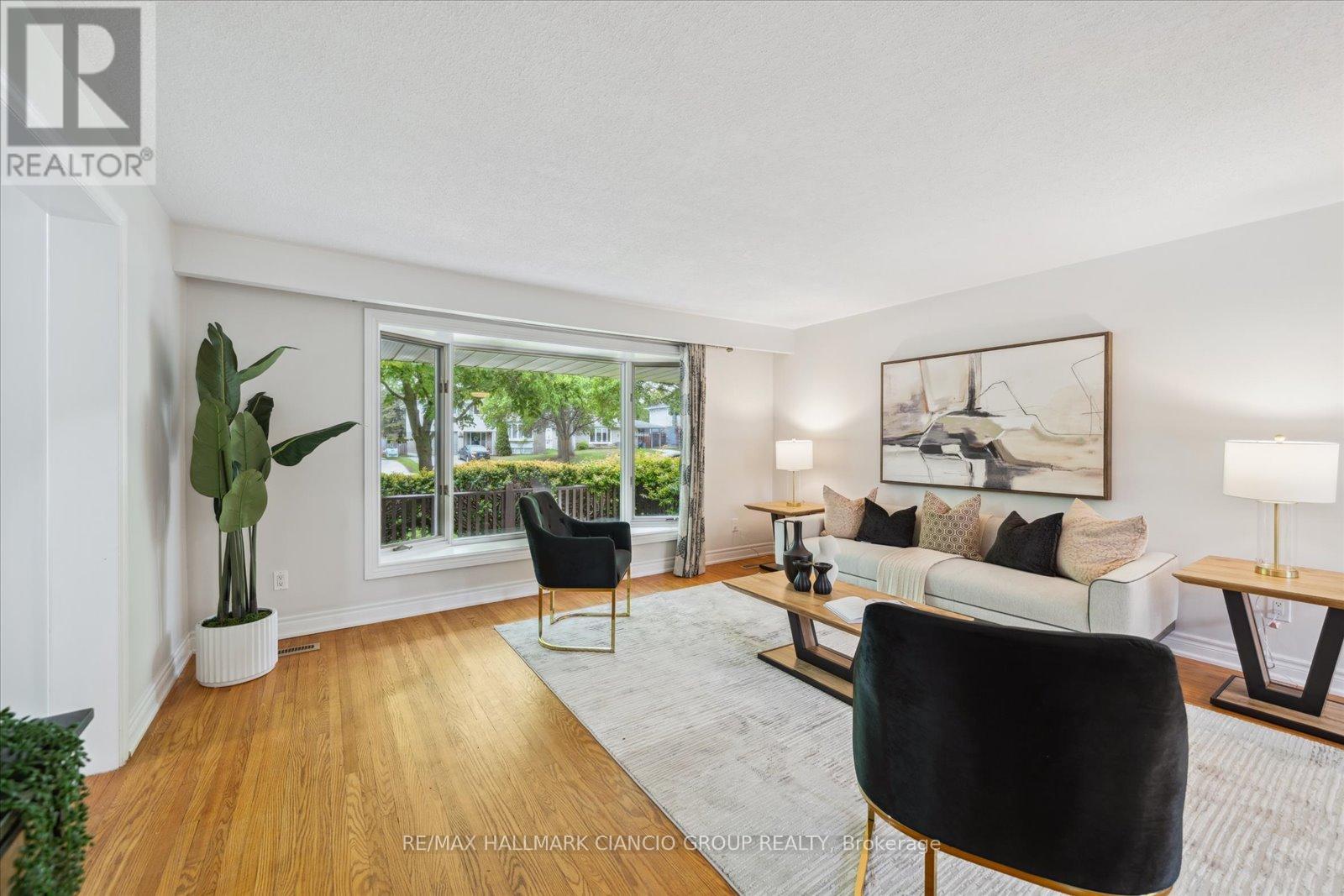 150 Orchard Heights Boulevard, Aurora (Hills Of St Andrew), Ontario  L4G 3A2 - Photo 3 - N12177176