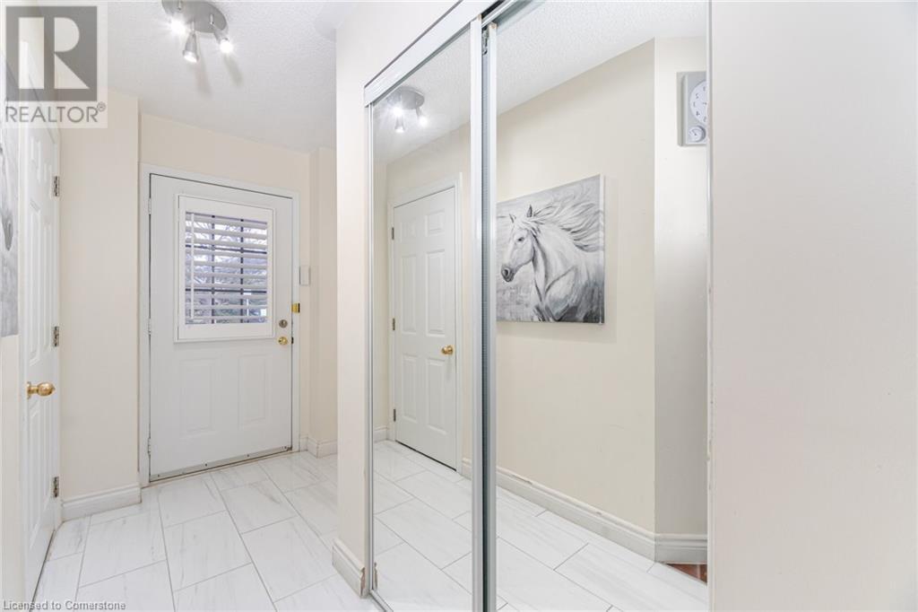 5255 Guildwood Way Unit# 62, Mississauga, Ontario  L5R 4A8 - Photo 3 - 40724426