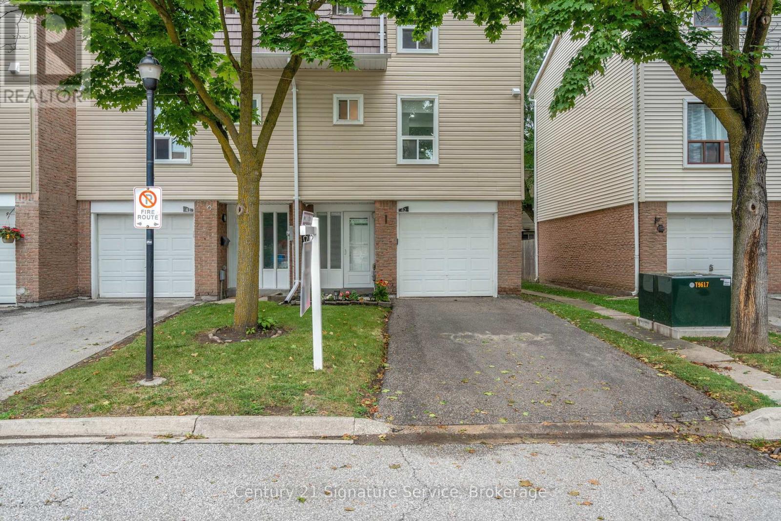 42 ELLIS DRIVE, Brampton, Ontario