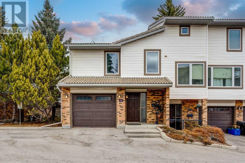 38 Coachway Gardens Sw, Calgary, Alberta  T3H 2V9 - Photo 2 - A2205185