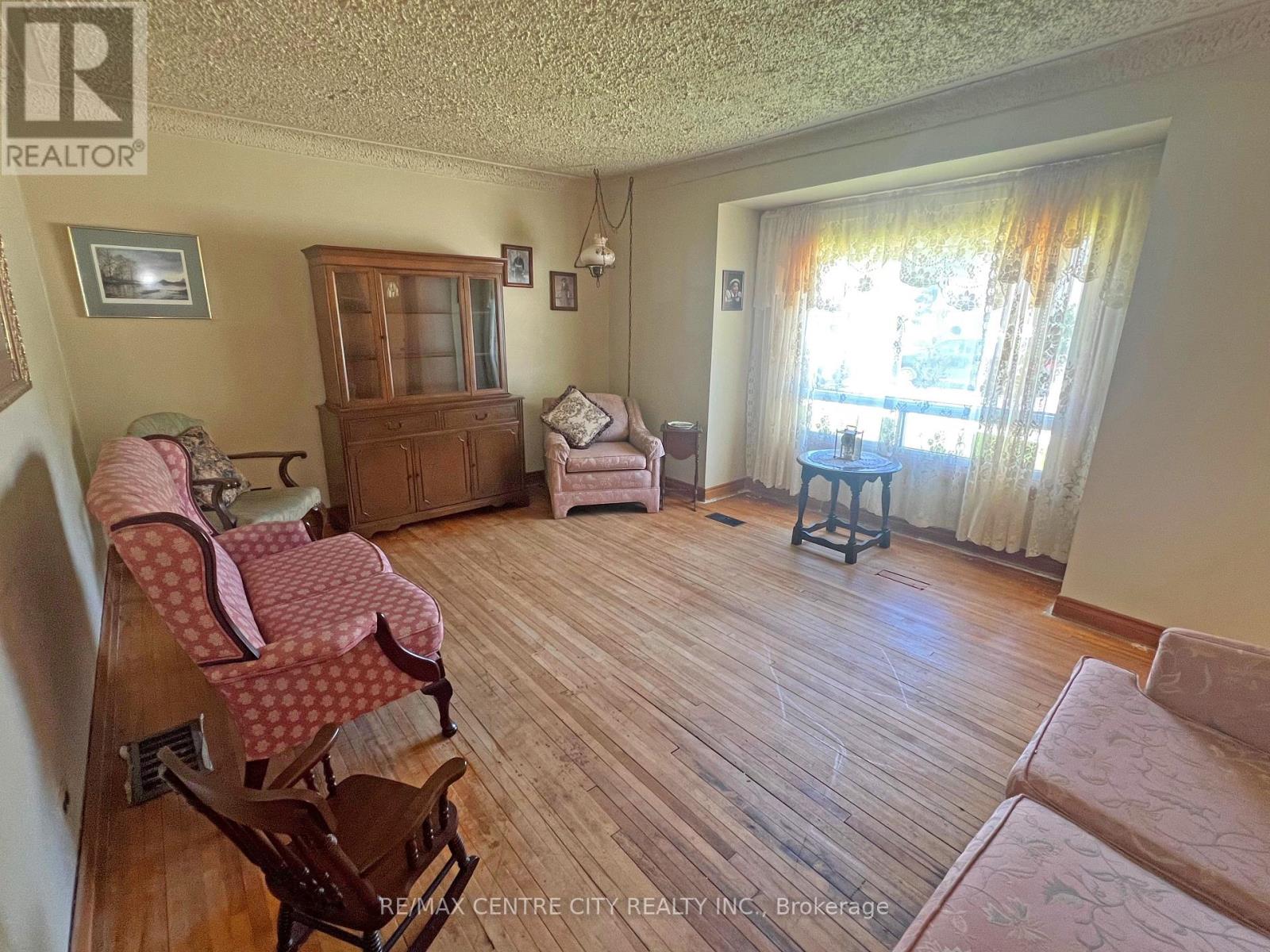 14 Bell Avenue, St. Thomas, Ontario  N5R 1G5 - Photo 17 - X12177246