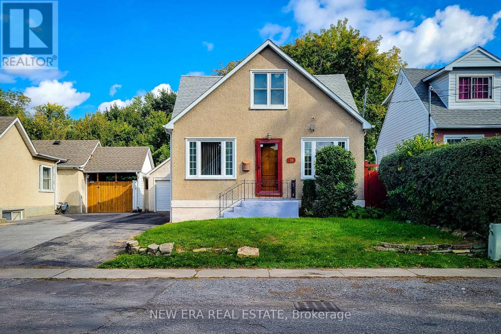 38 Haig Street, St. Catharines, Ontario  L2R 2K8 - Photo 1 - X12177166