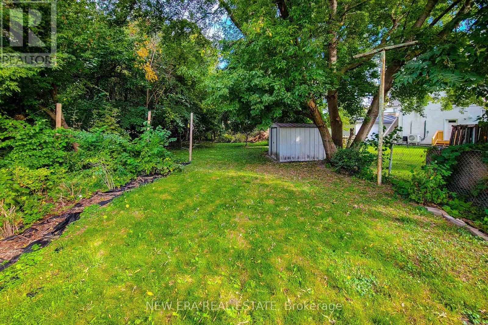 38 Haig Street, St. Catharines, Ontario  L2R 2K8 - Photo 6 - X12177166