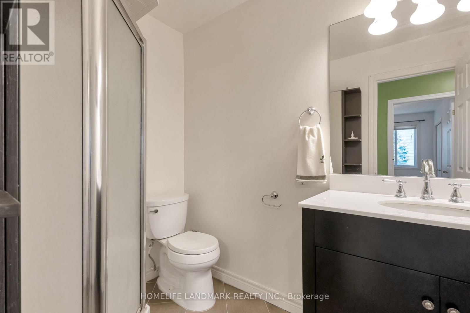 402 Woodrow Drive, Waterloo, Ontario  N2T 2T5 - Photo 12 - X12177179