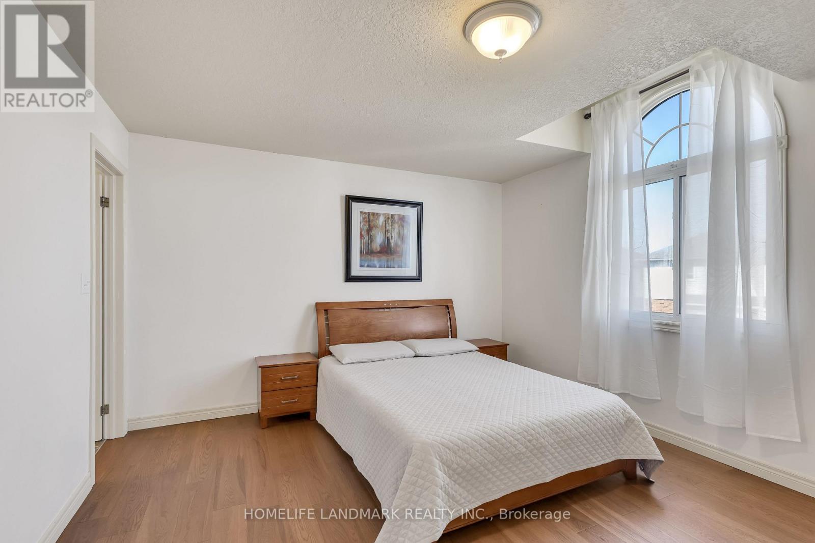 402 Woodrow Drive, Waterloo, Ontario  N2T 2T5 - Photo 9 - X12177179