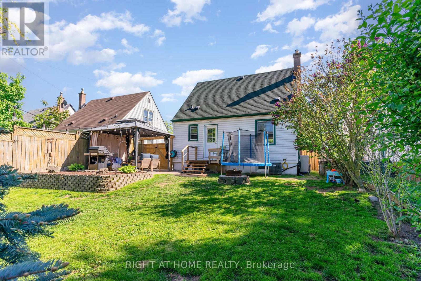 67 Martha Street, Hamilton (Mcquesten), Ontario  L8H 2C2 - Photo 11 - X12177181