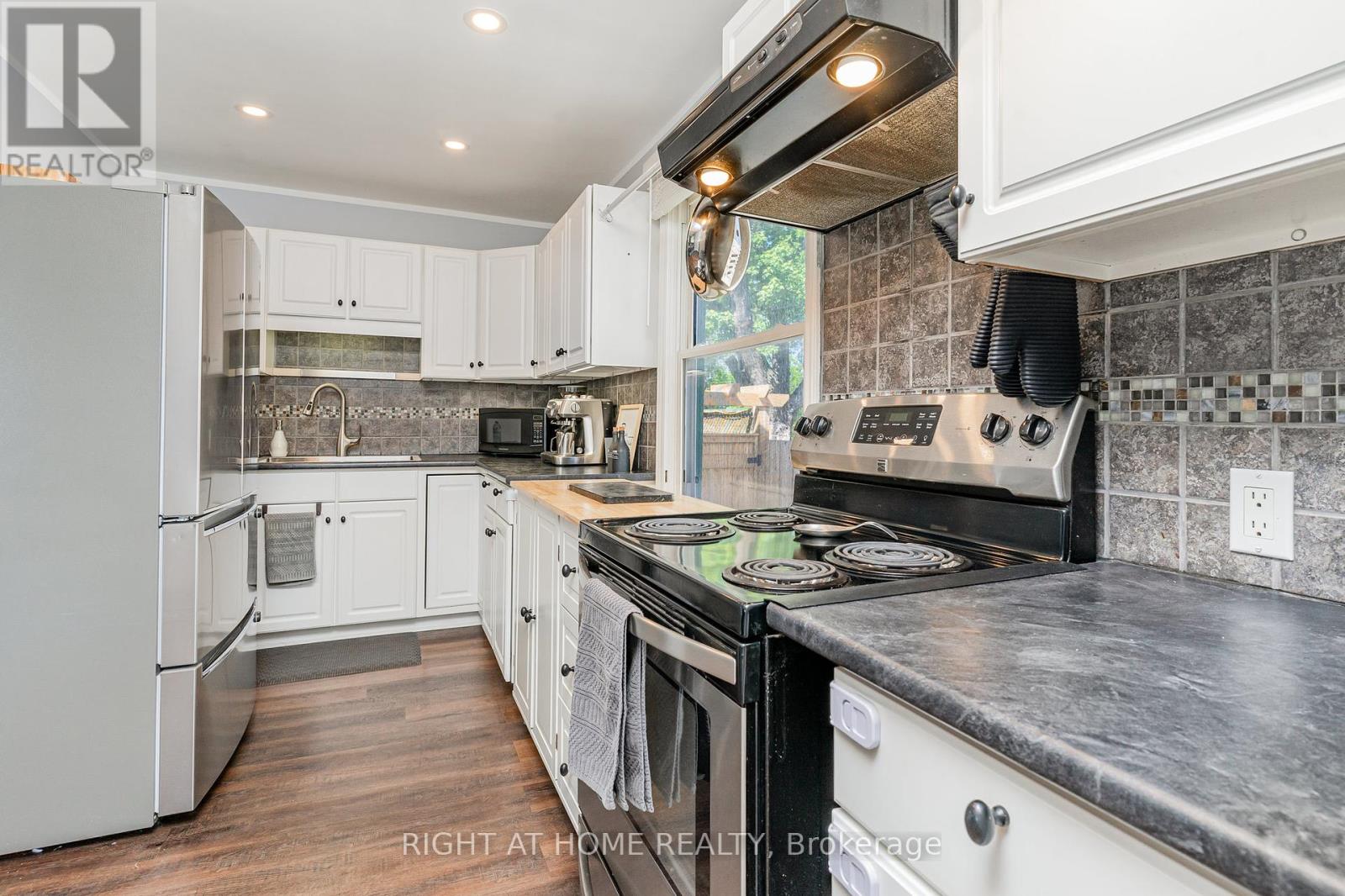 67 Martha Street, Hamilton, Ontario  L8H 2C2 - Photo 4 - X12177181