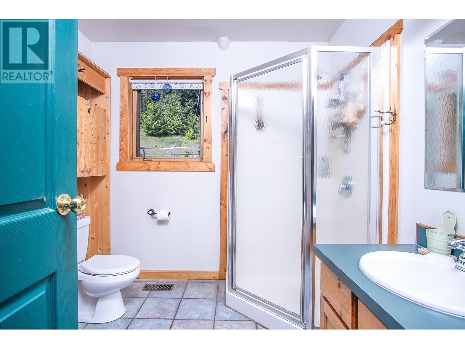 2033 Smith Road, Creston, British Columbia  V0B 1G7 - Photo 11 - 10349516