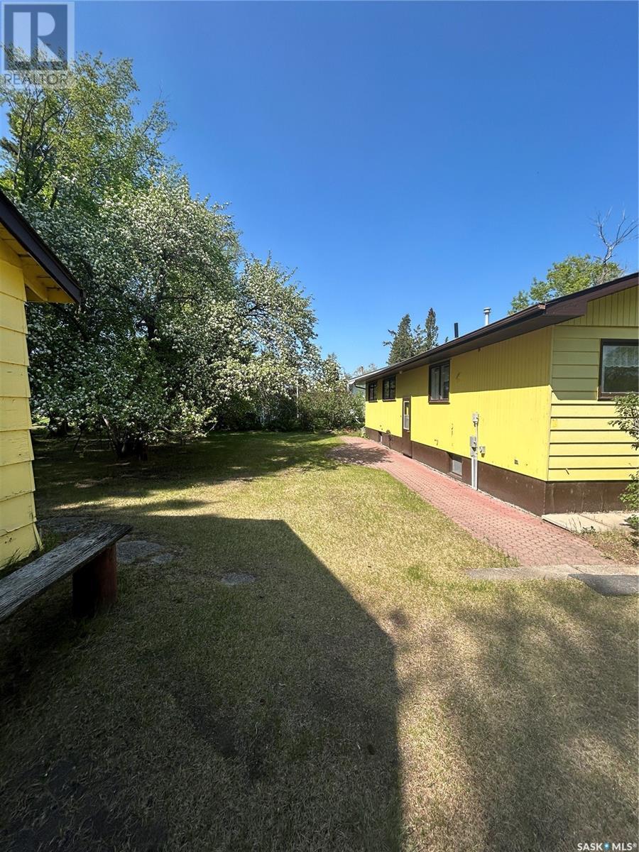 315 3rd Street E, Kelvington, Saskatchewan  S0A 1W0 - Photo 3 - SK992726