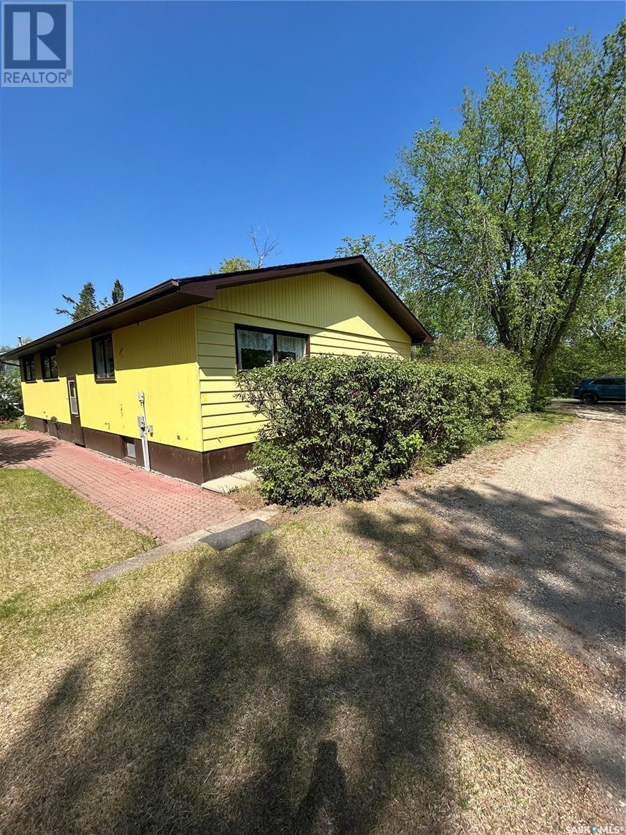 315 3rd Street E, Kelvington, Saskatchewan  S0A 1W0 - Photo 2 - SK992726