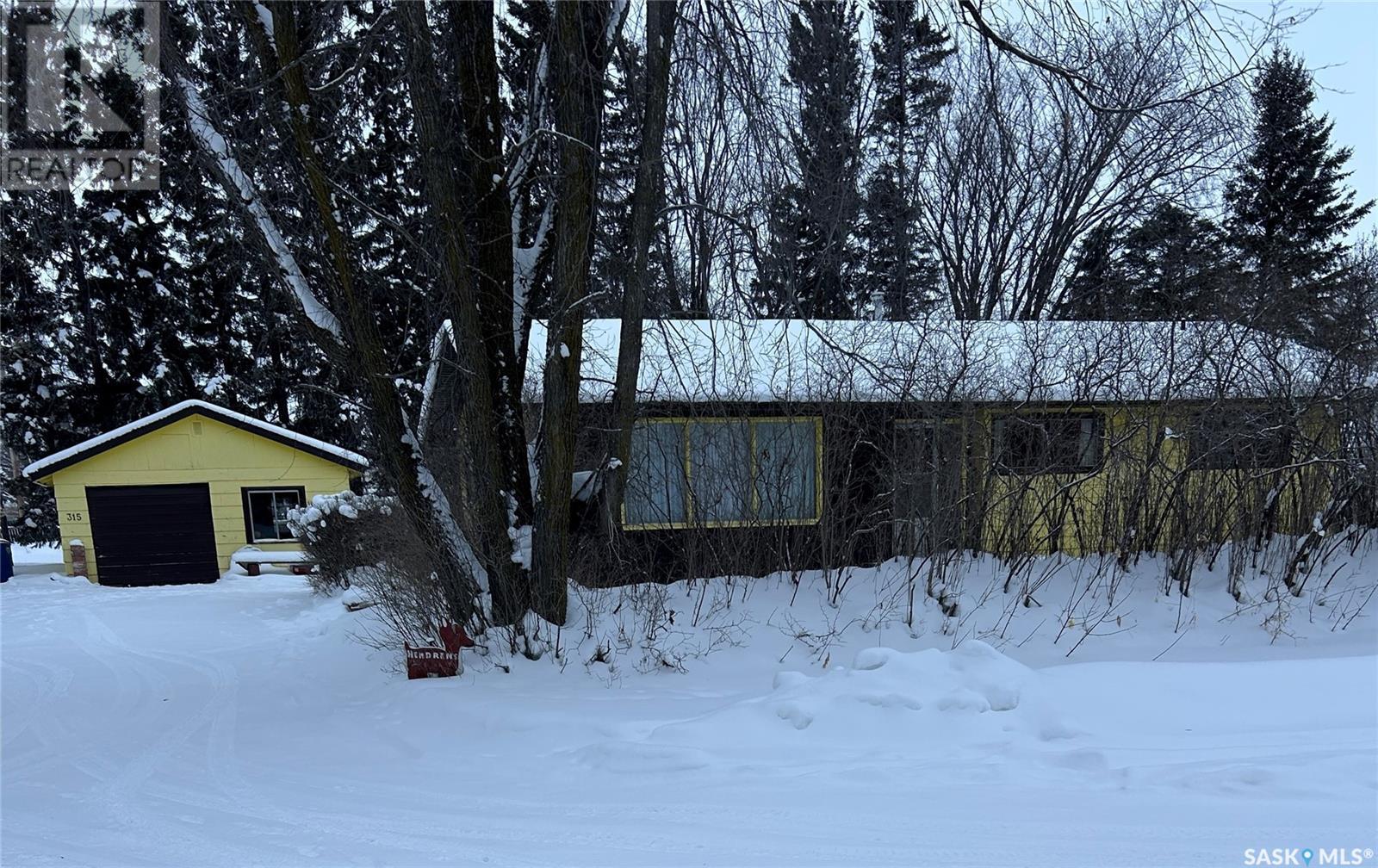 315 3rd Street E, Kelvington, Saskatchewan  S0A 1W0 - Photo 37 - SK992726